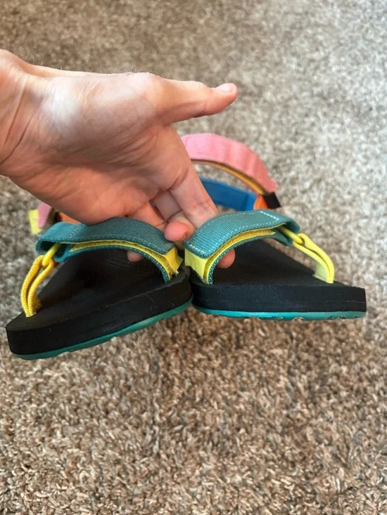 Ladies multicolored Teva sandals size 8 - Picture 4 of 7